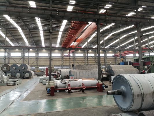 ペーパー作成機械生産のティッシュのトイレット ペーパー機械をリサイクルしている1575mm 4t中国の製造者