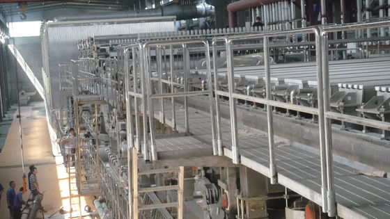 機械に日製紙工場600m/分のための10トンをする木材パルプのクラフト紙